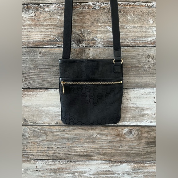 Michael Kors cross body purse - Picture 3 of 10